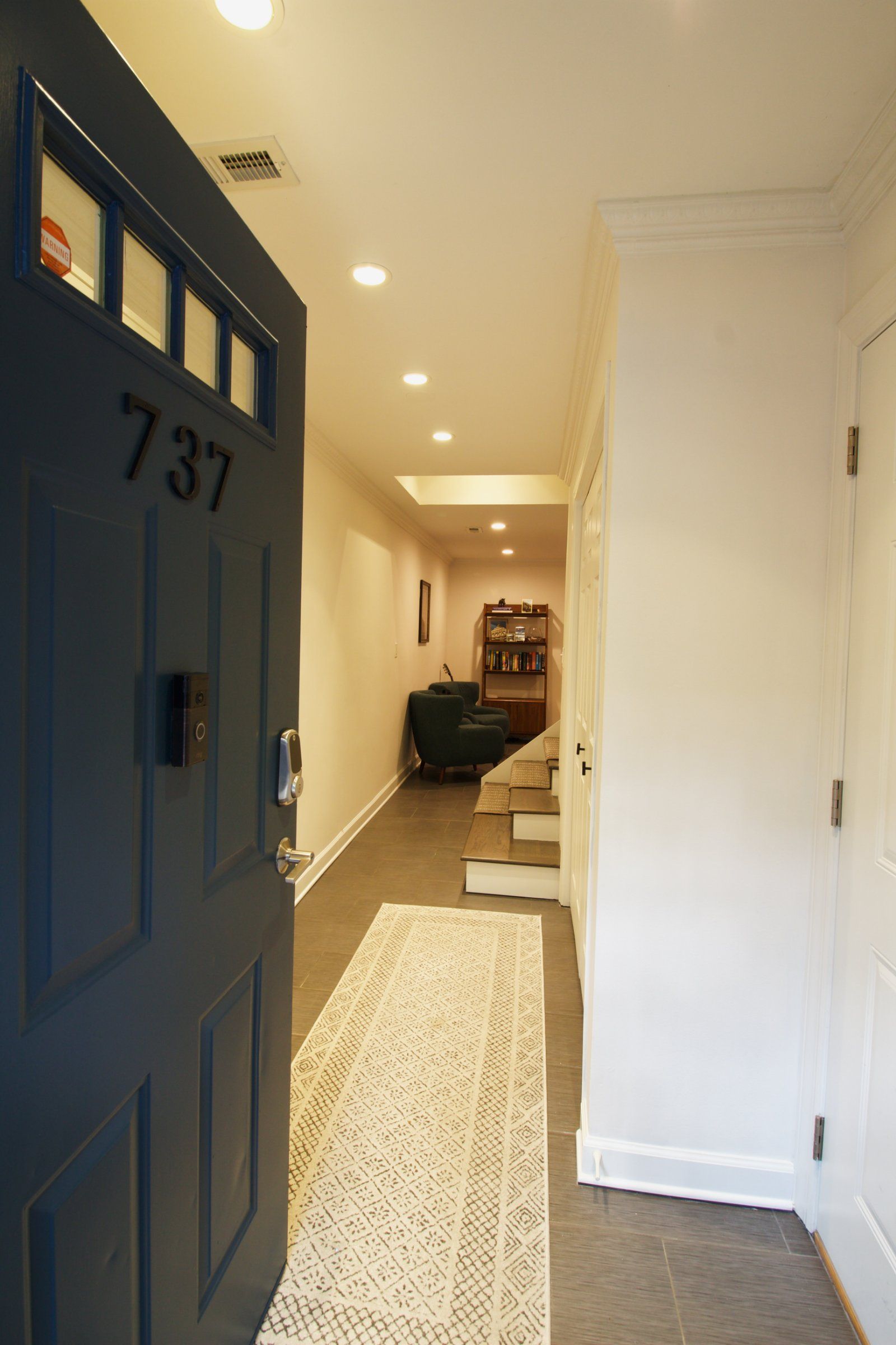 737 N Wood — entrance