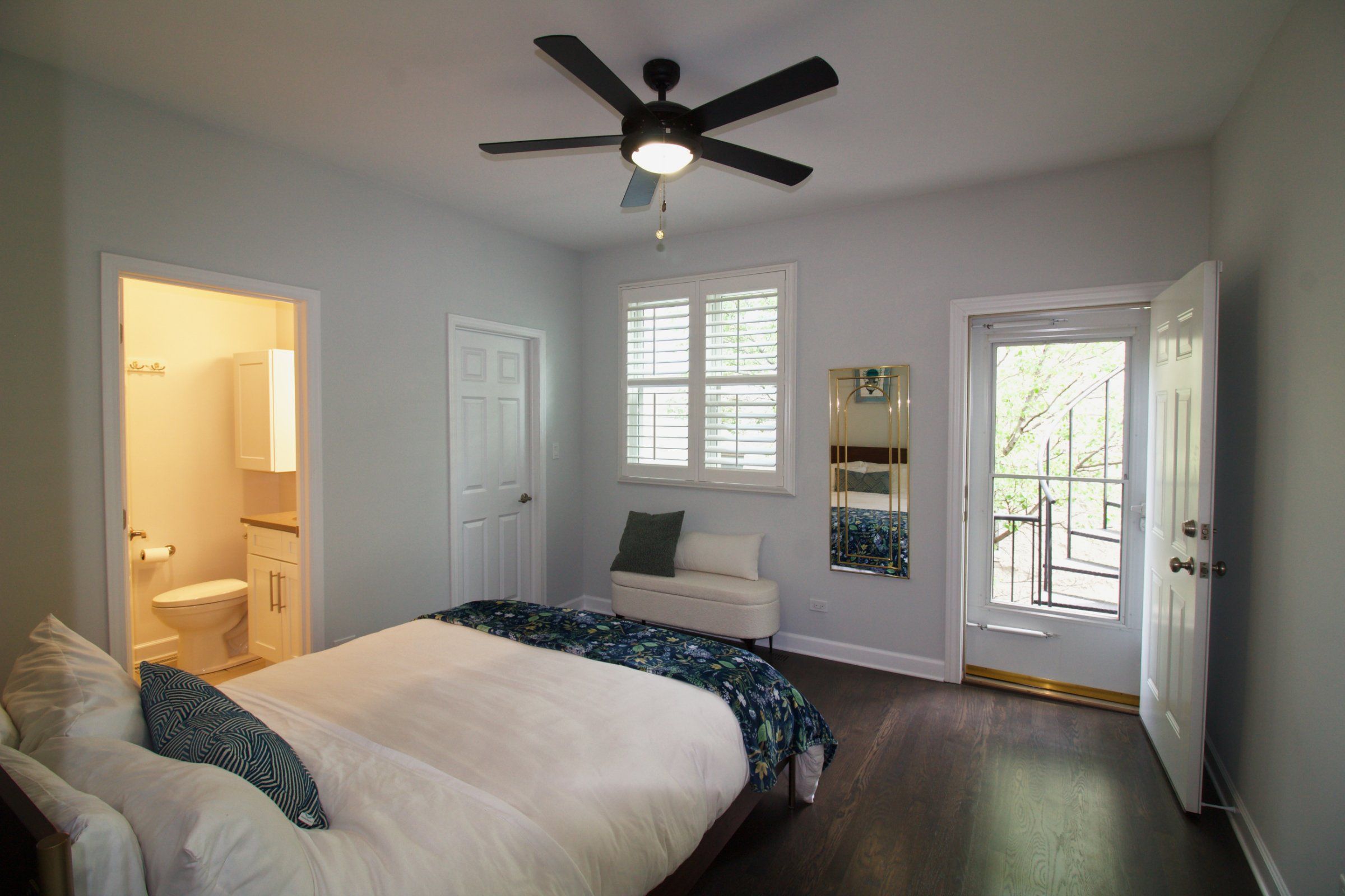 737 N Wood — guest bed
