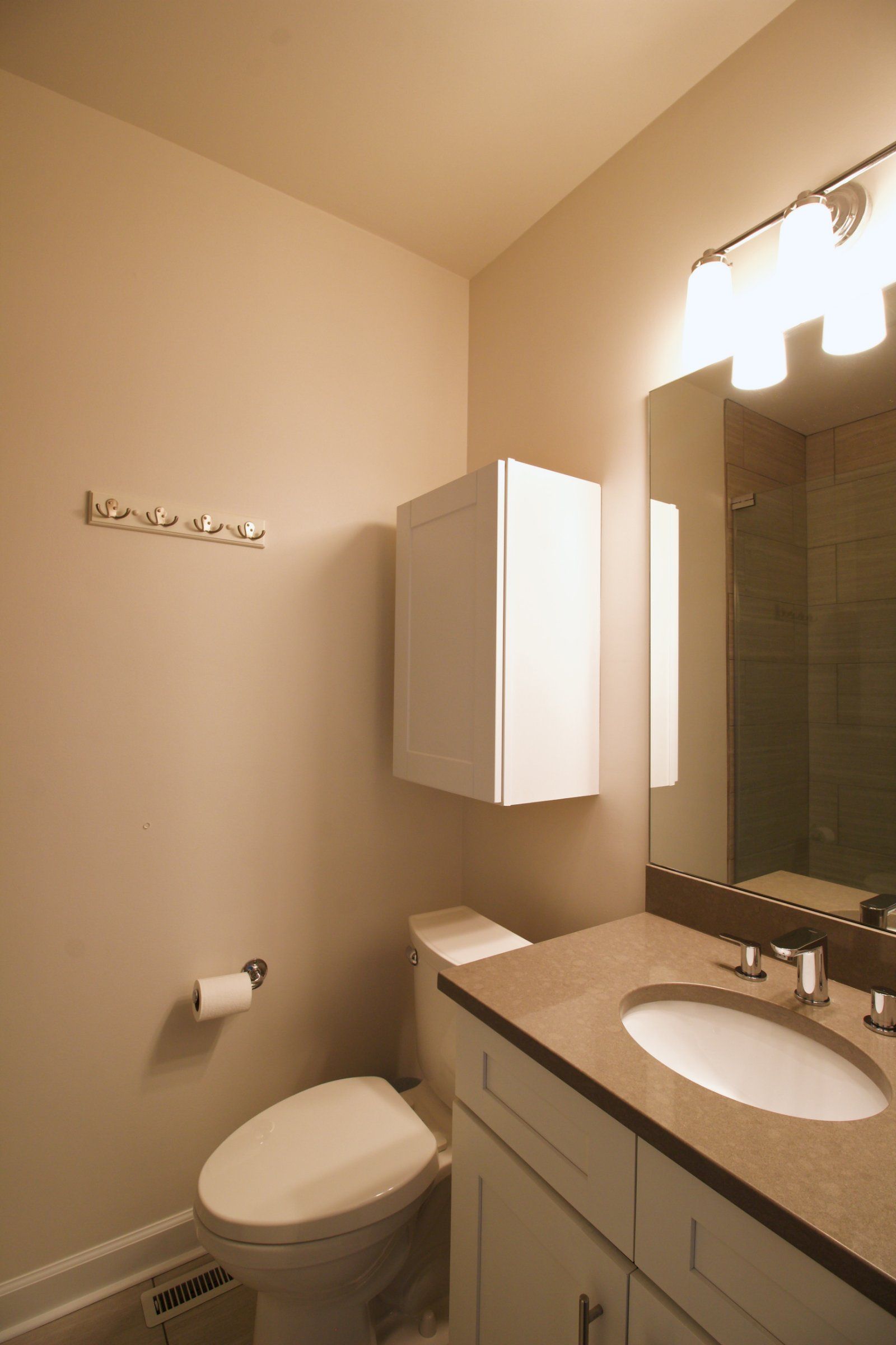737 N Wood — guest bath