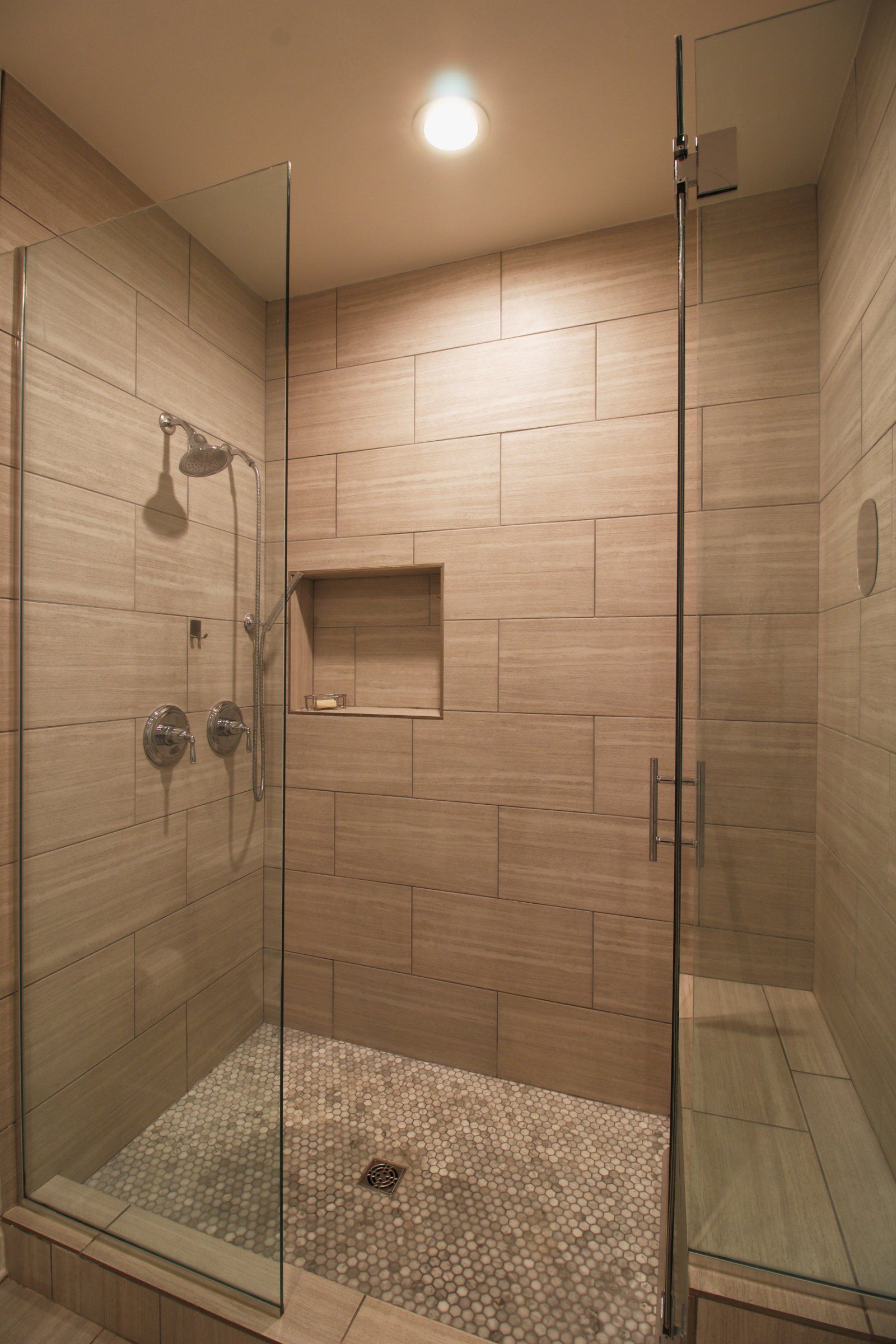 737 N Wood — master bath