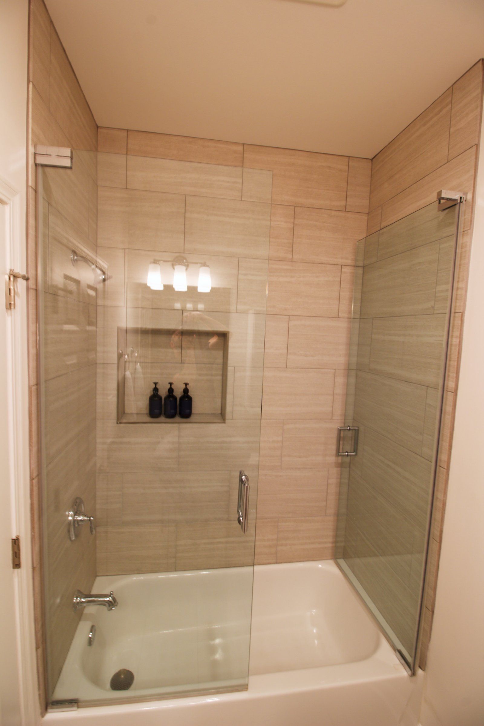 737 N Wood — guest bath