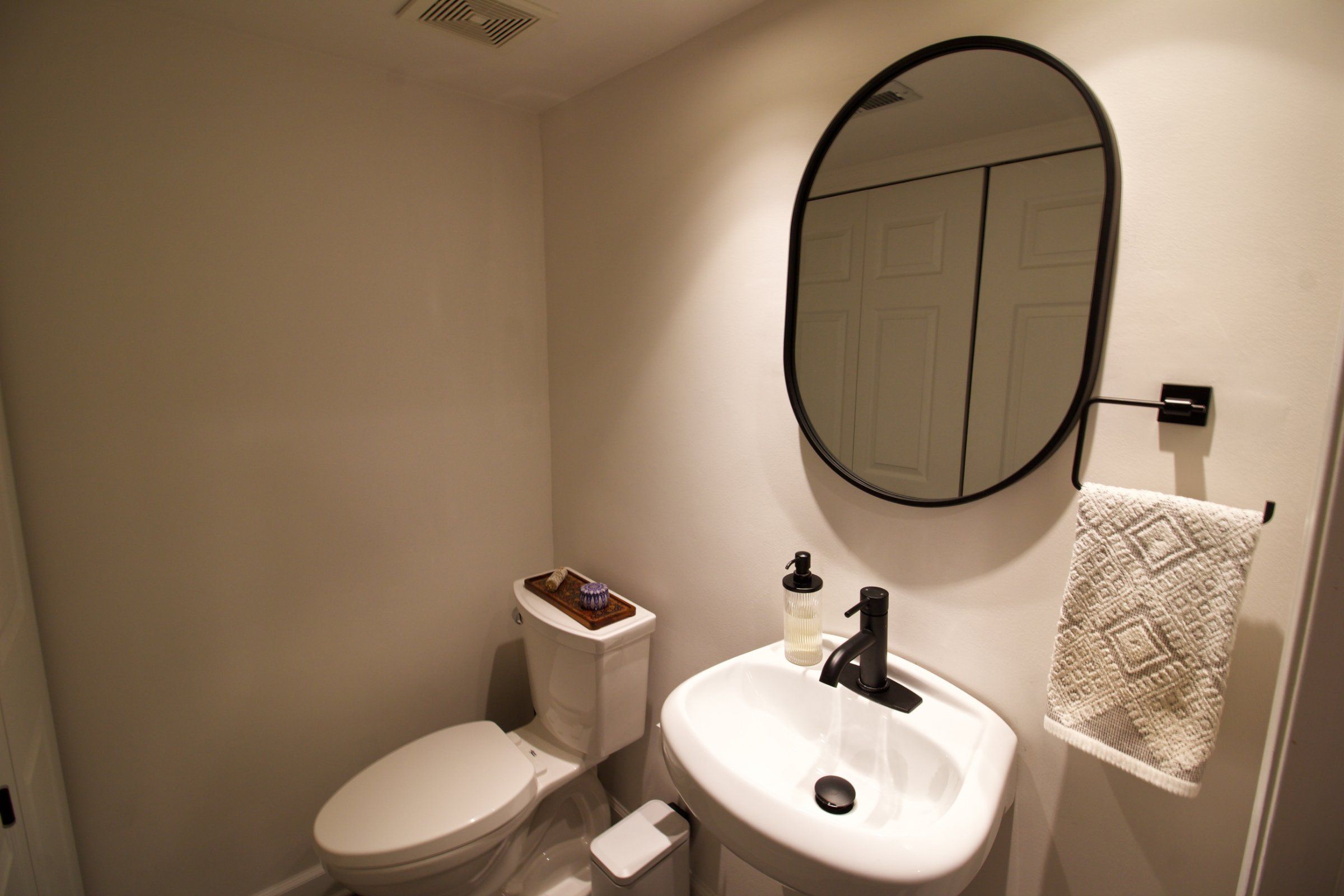 737 N Wood — half bath