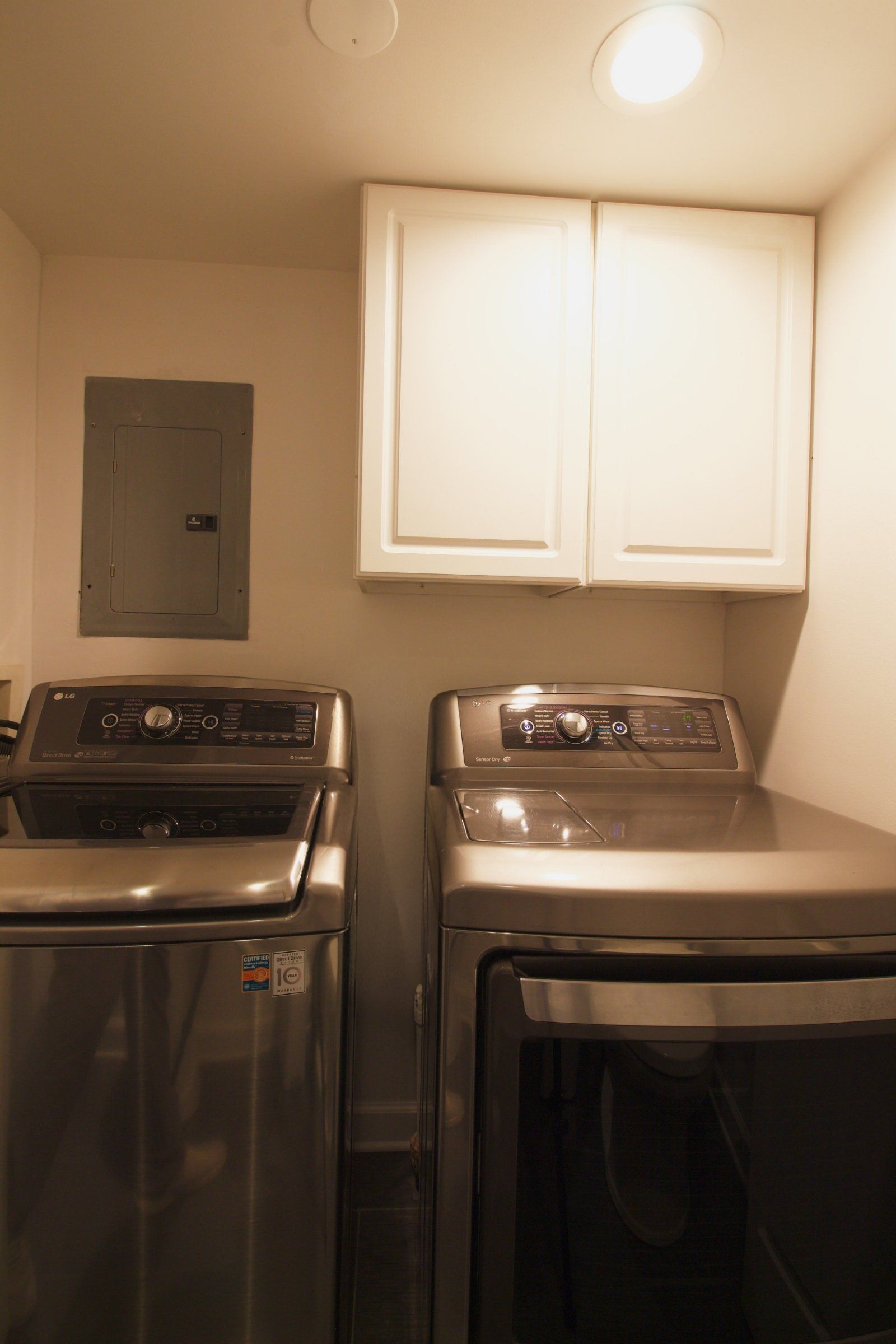 737 N Wood — washer dryer